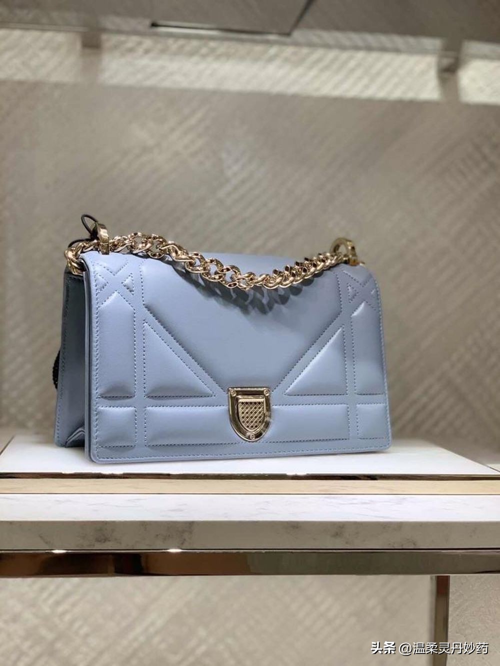 法国迪奥的标志图,法国迪奥戴妃包价格