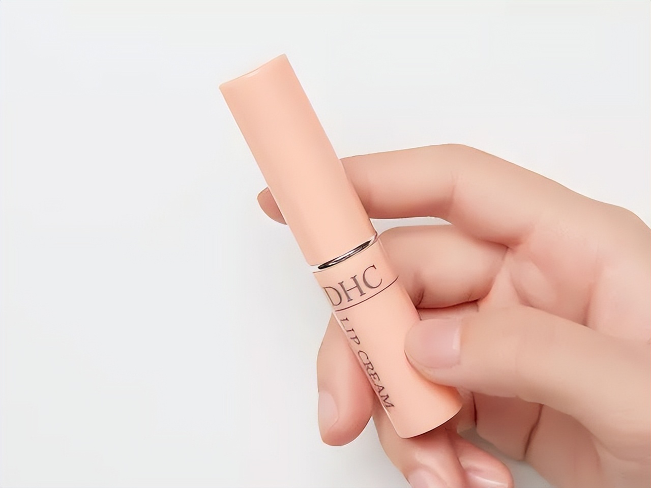 提亮唇部补水润唇膏,dhc保湿润唇膏