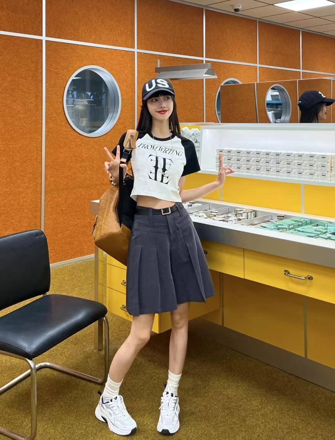 短肥上衣怎么搭配下装图片,宽松秋季款短上衣如何搭下装