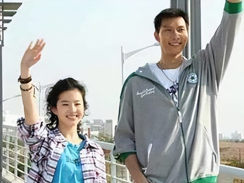 易建联老婆荆灵个人简介,易建联和荆灵爱情故事