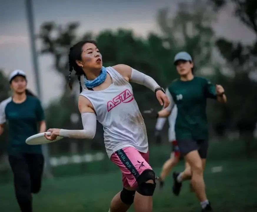 潮职|飞盘教练Zoe雪哥：把爱好当职业让更多人爱上飞盘运动