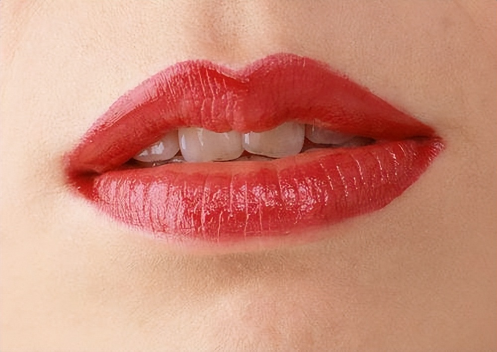 嘴巴周围起一连串的水泡,六岁嘴巴经常起上火的水泡