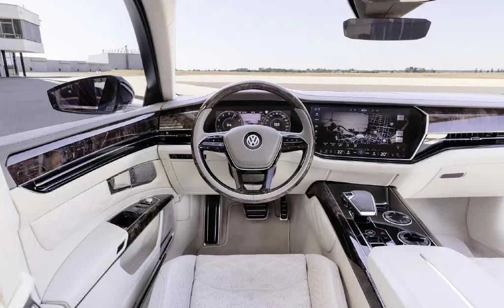 大众辉腾对比宝马,大众辉腾气场震撼视频