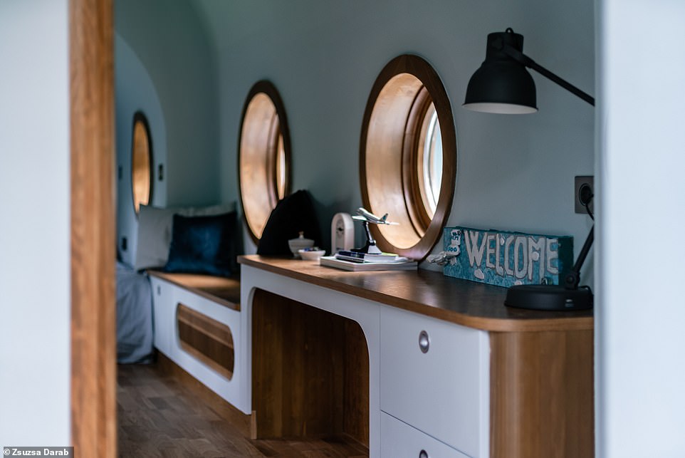 一个小女孩建造自己的房间,13岁少女自己设计制造飞机