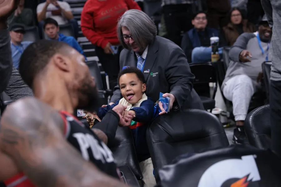 利拉德超越滑翔机,利拉德超越三分集锦