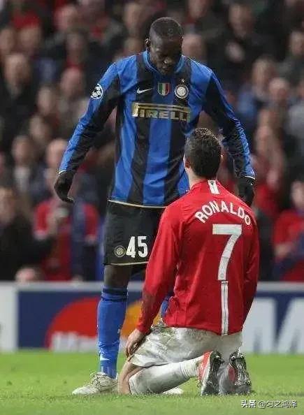 巴洛特利为什么穿45号,巴洛特利彩虹过人