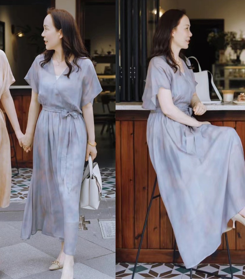 四十岁女人这样穿裙子又减龄时尚,40岁的女生130斤适合穿什么裙子