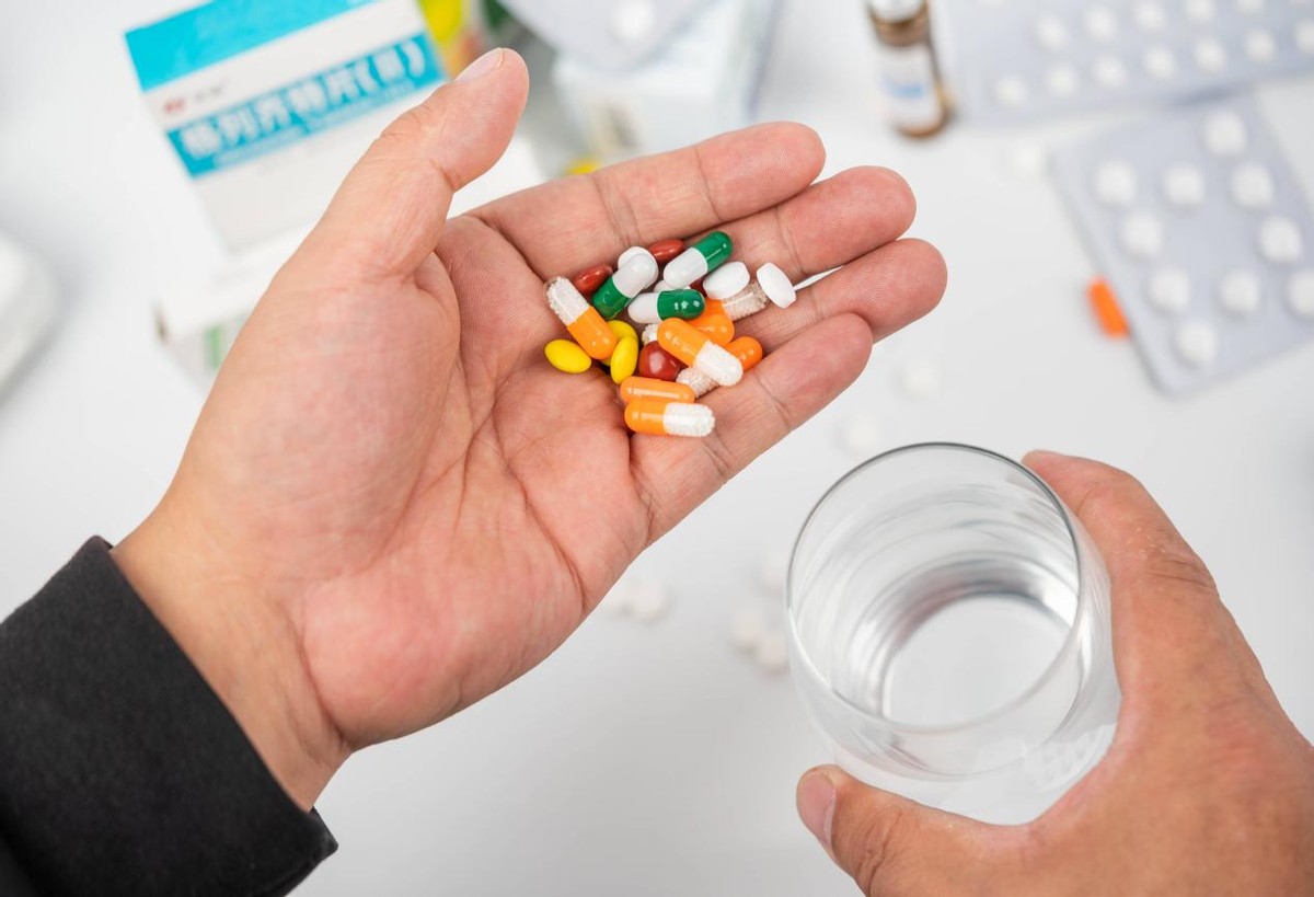 男人生理毛发变白什么情况,男毛发变白是什么原因