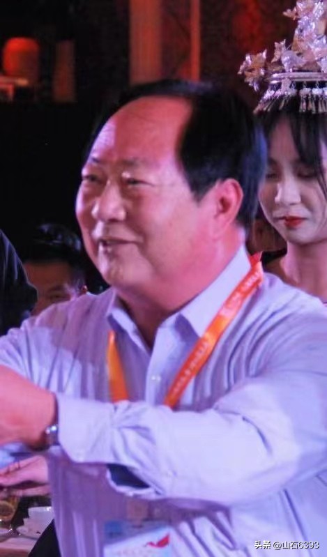 张梅：《石头》——是怎样“把石头养出温度”滴