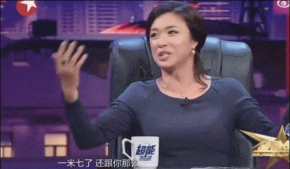 嘴对嘴接吻，当众强吻30岁女儿，没边界感的明星父母有多离谱？
