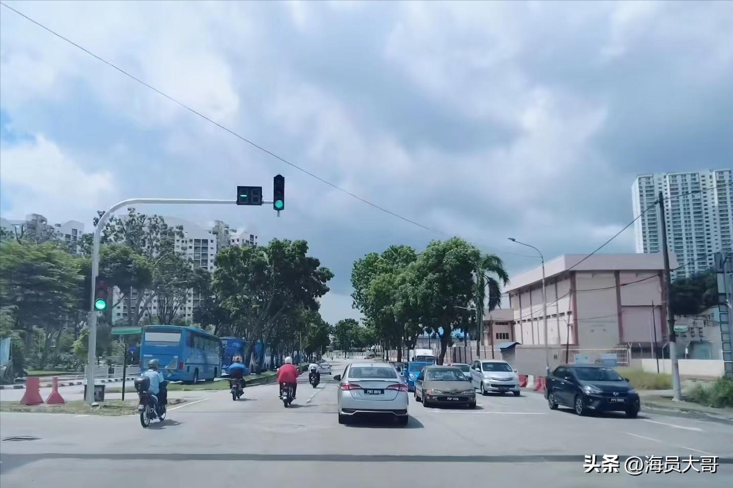 第17章：船到了泰国船员精神十足，分钱，购物，看女郎，意图明确