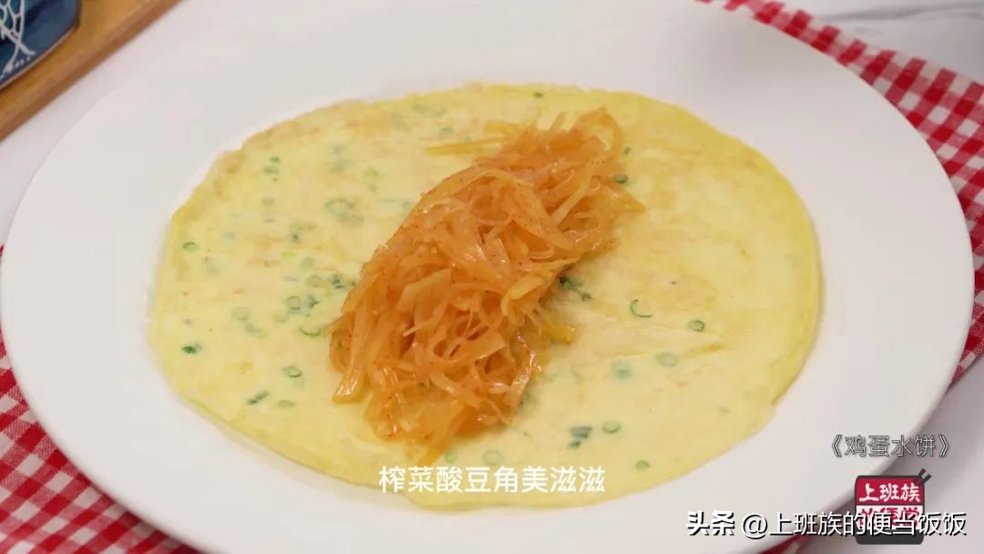 鸡蛋别总炒着吃了,鸡蛋饼和煮鸡蛋