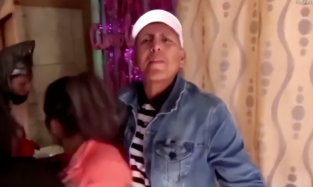 秘鲁缉毒警察cos,秘鲁警察假扮复联抓毒贩