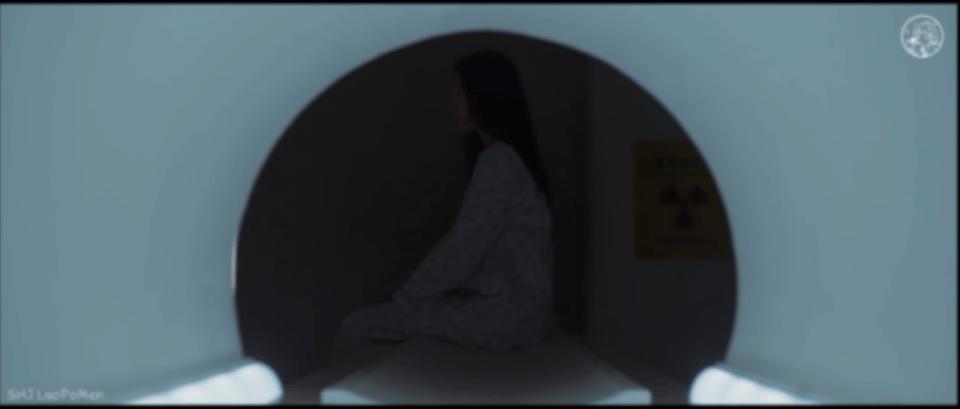 她全程「卖惨」，但抱歉，我骂不出来