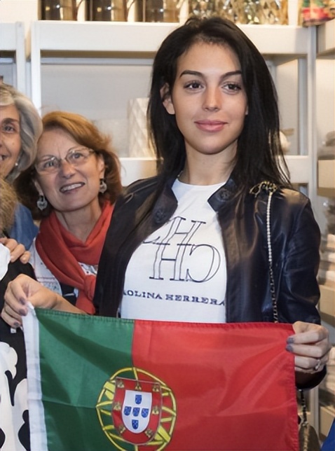 c罗与名模伊莲娜金童玉女的爱情,c罗前任伊莲娜看世界杯