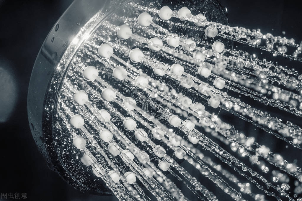 冬天用冷水淋浴能代替冬泳吗,冬天用冷水洗澡会不会感冒