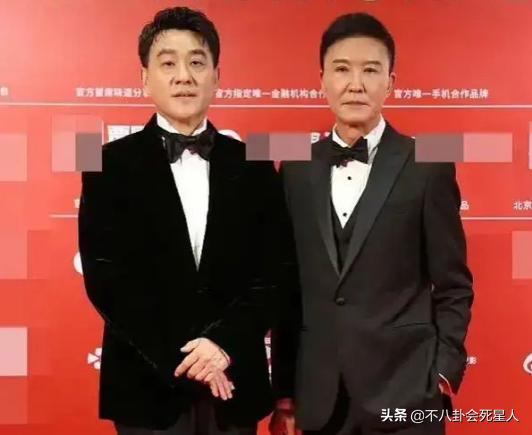 60岁吴刚脸肿僵硬，妻子下巴尖、苹果肌出戏，实力派动脸成败笔