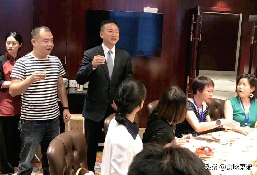 不喝酒的人怎么得体回绝对方敬酒,敬酒别人不喝怎么办