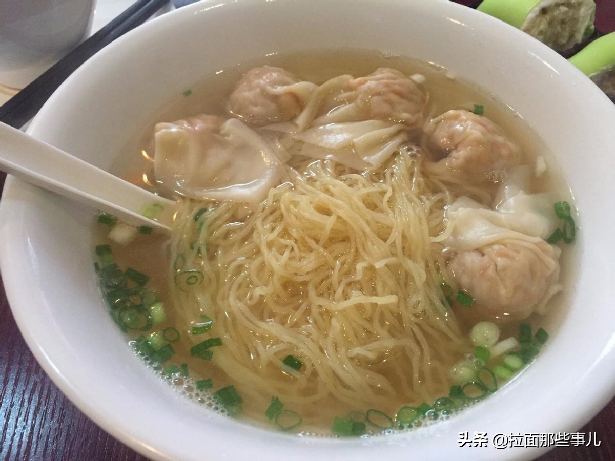 天价面老板亲自拌面,高价面条