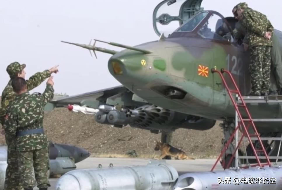 捐完坦克捐飞机！东欧小国再向乌克兰捐赠强击机，封存已达18年