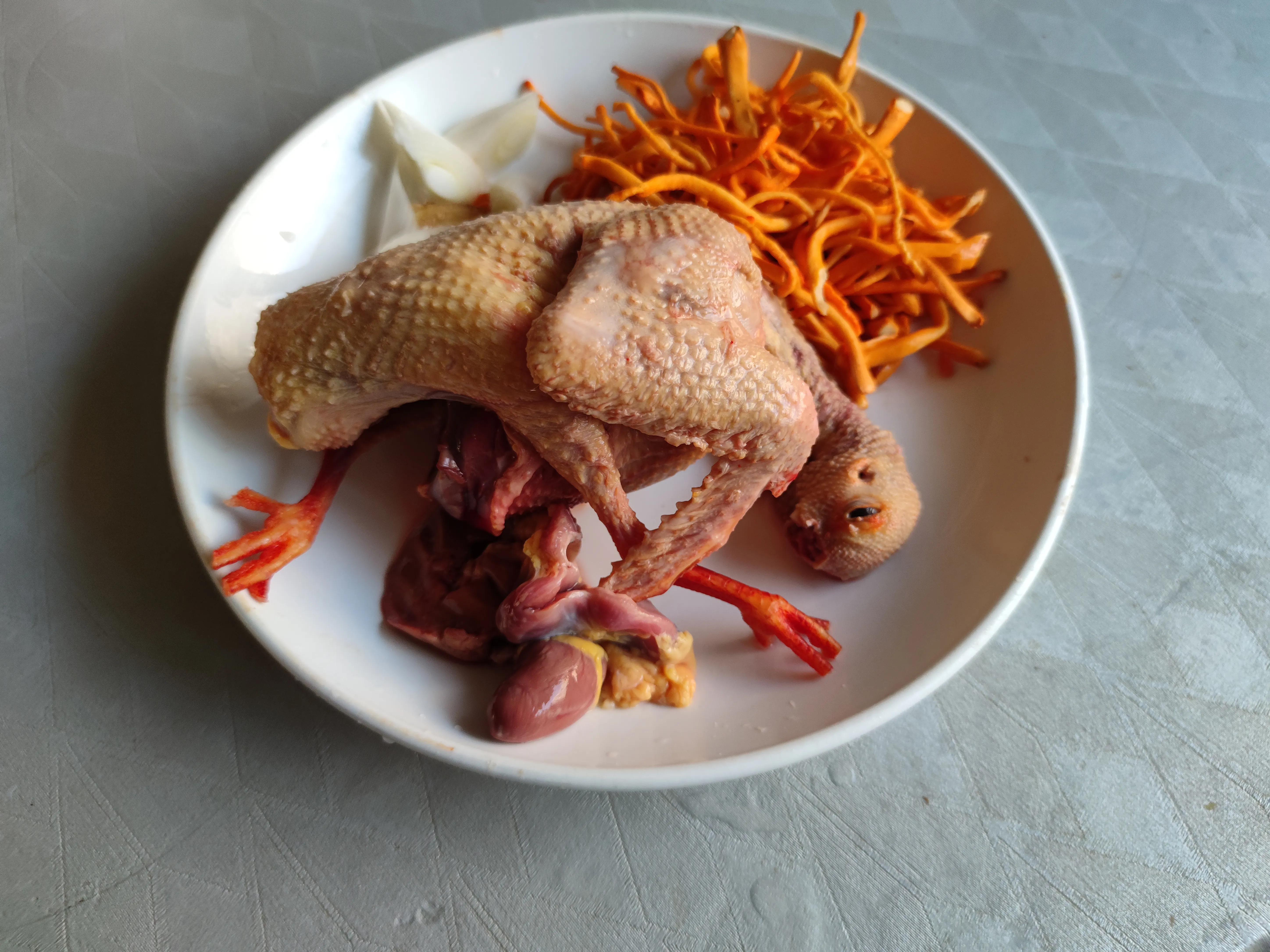 “一鸽胜九鸡”，杀鸽子到底用不用放血？鸽子该如何处理才美味？