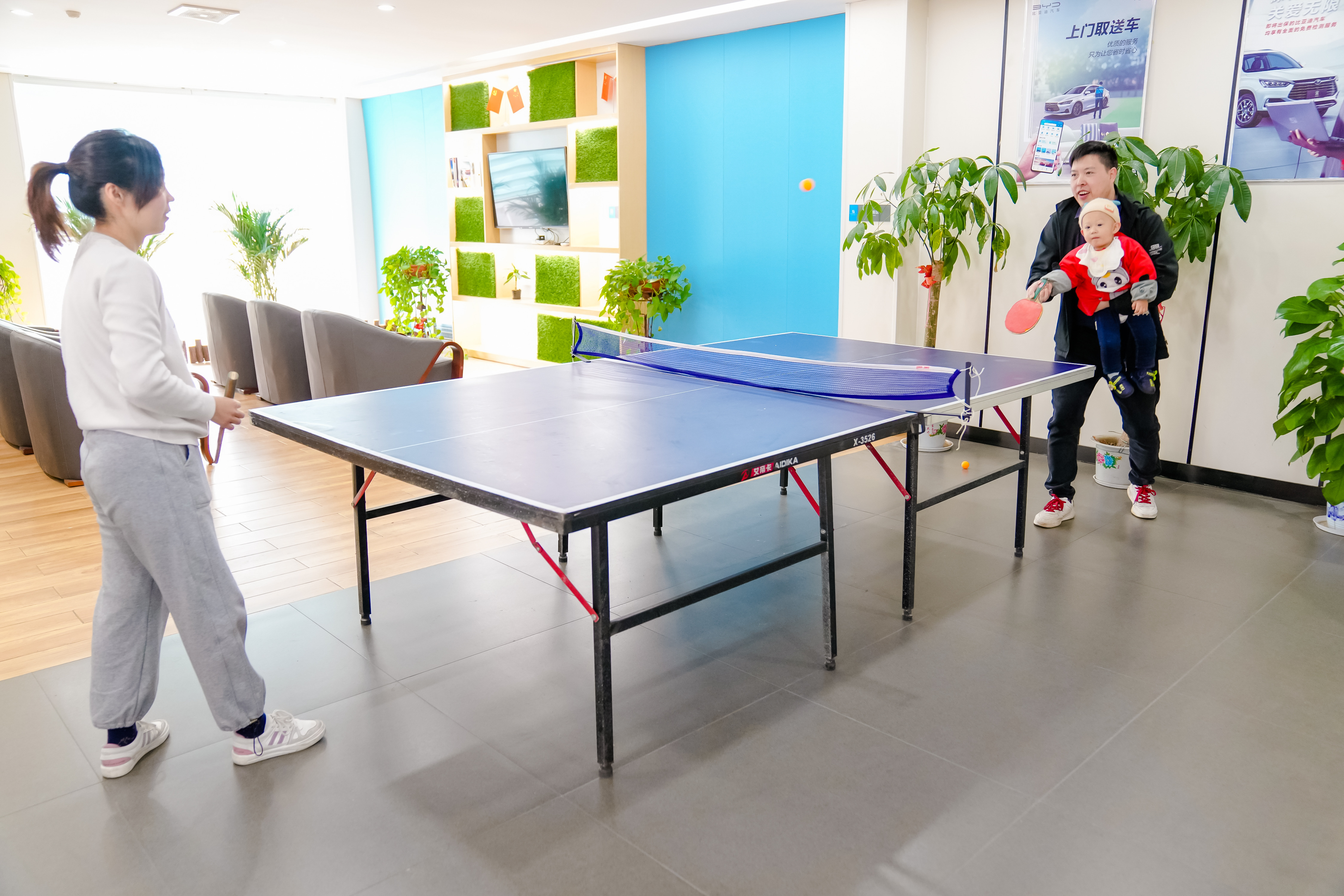 8对1服务，现在4S店内卷这么严重了吗？