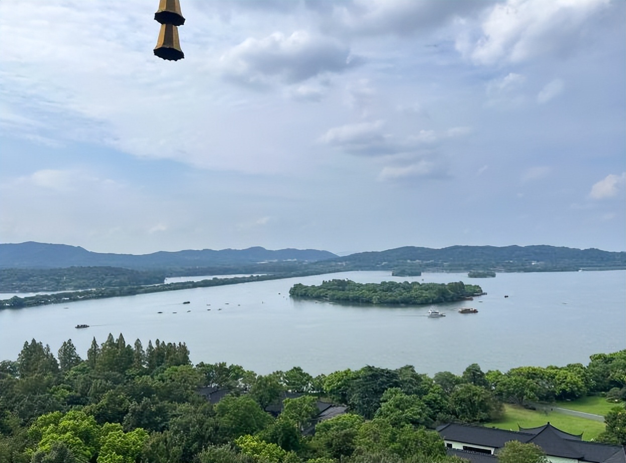 雷峰塔值得看的地方,杭州雷峰塔美景视频