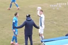 中国男足爆笑名场面亲吻,中国男足爆笑名场面握手