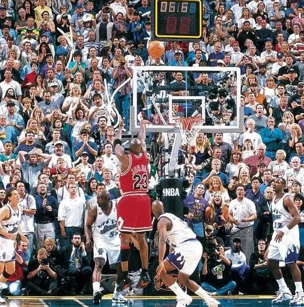 篮球之神乔丹全名,篮球之神乔丹简介