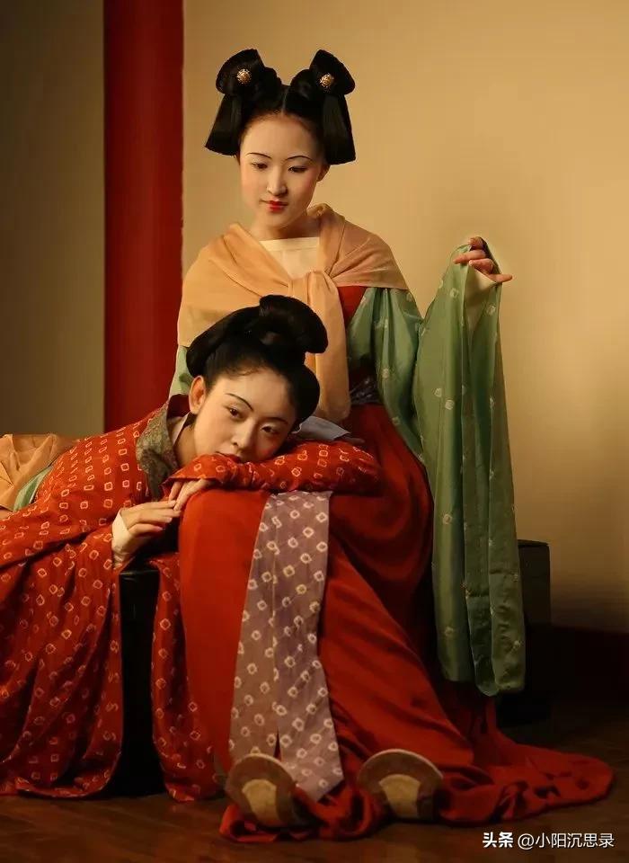 香奈儿迪奥联名包包,最近流行的迪奥包包