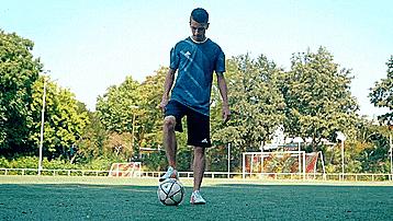 入门花式足球起球教程,花式足球贾尼尔起球教学