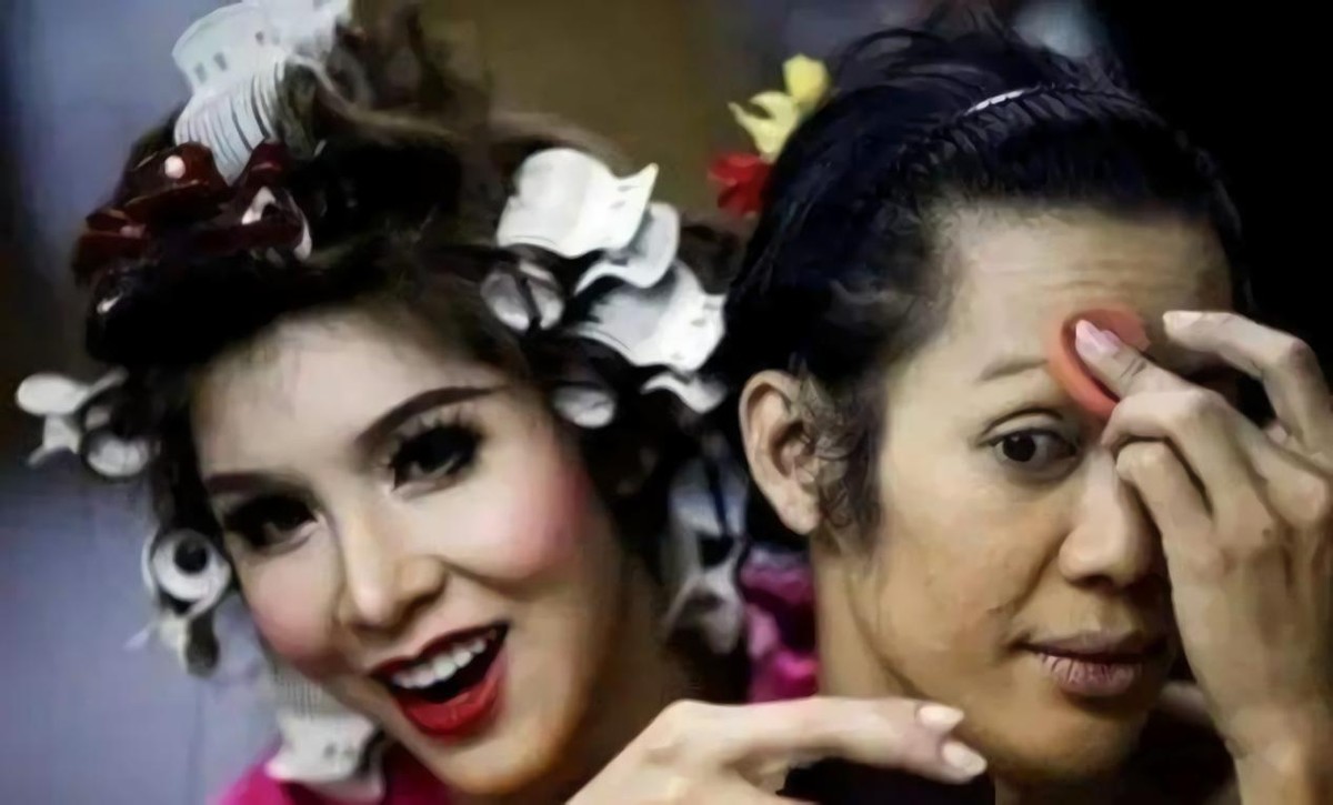 赚的钱甚至不够买药？黄金工作期仅10年！揭秘泰国人妖的悲惨生活