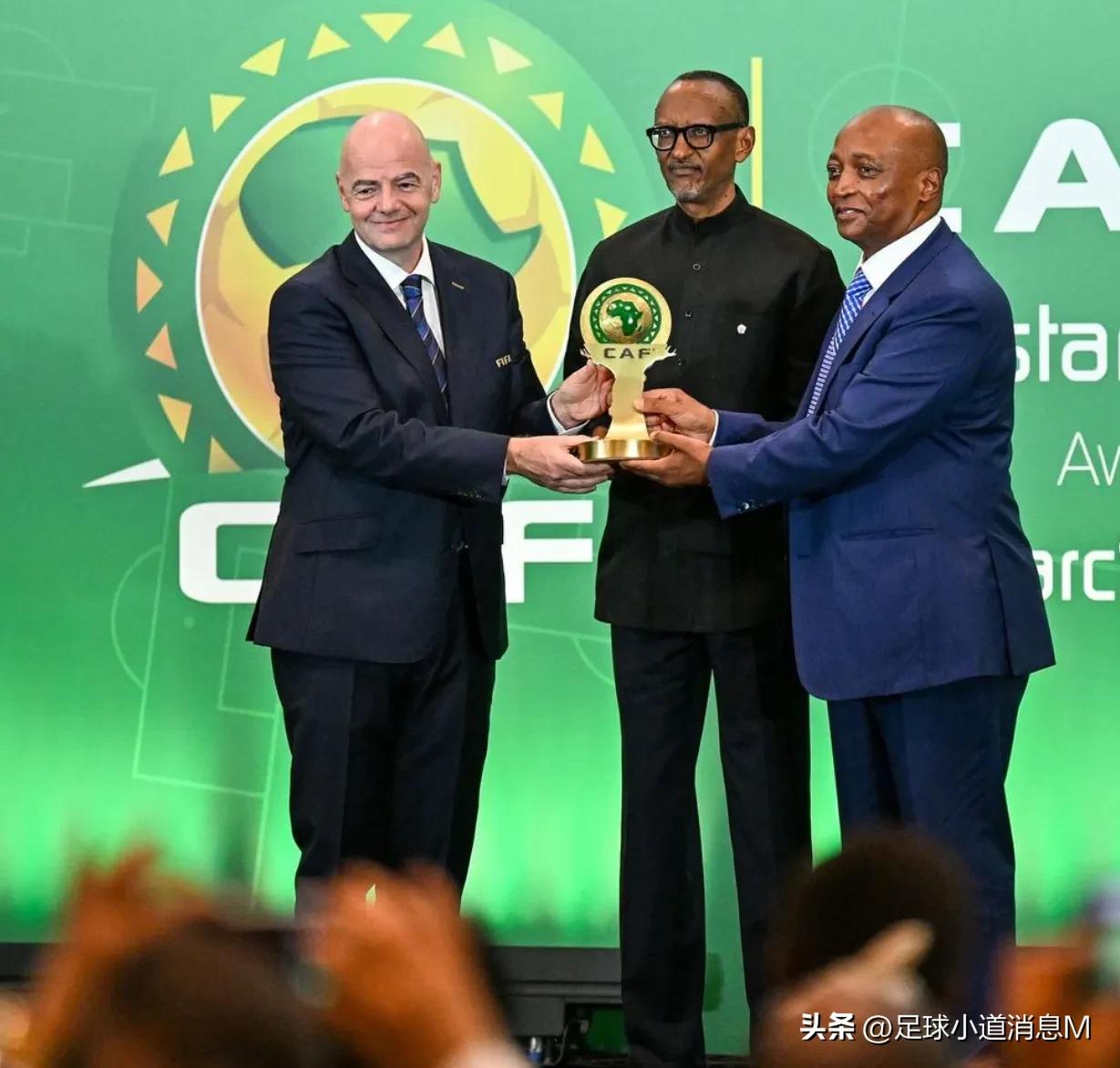 国际足联主席赞扬“变革性”领导人对足球的贡献