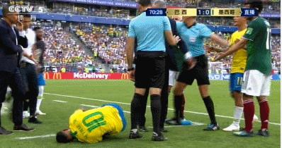 内马尔19岁时踢球了吗,19岁内马尔彩虹过人