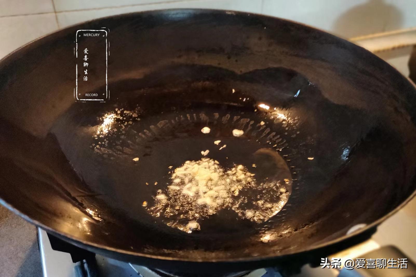 秋分后，这菜正当季，8块一斤有点贵，随手一焖，脆嫩鲜甜好香呀