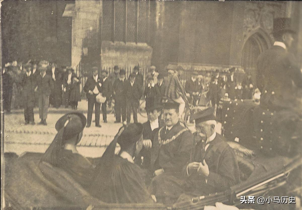 日军兽行：当着男人的面玷污了女儿，临走还残忍割下妻子乳房