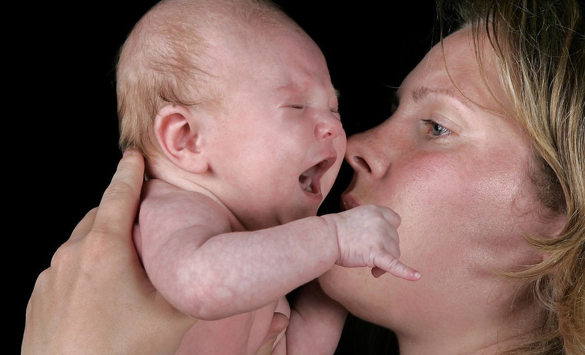 婴儿轻度脑积水是什么原因引起,新生儿轻微脑积水怎么治