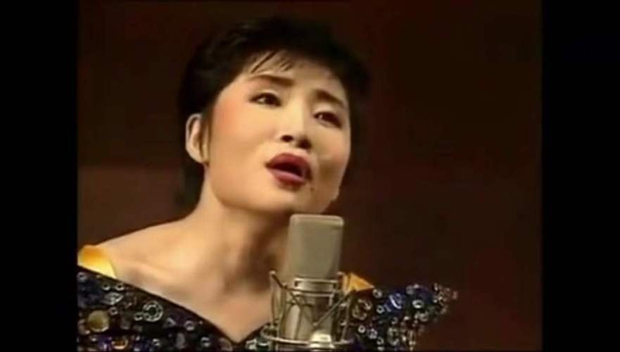 歌手李娜为何在巅峰时期出家,歌手李娜出家现状