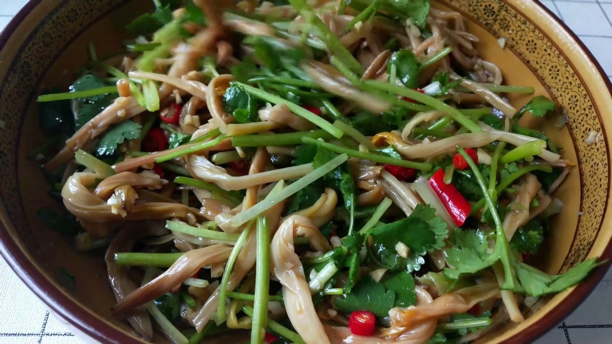 失眠一定要吃这种菜一觉睡到天亮,失眠就怕这菜每天吃一盘安神无梦