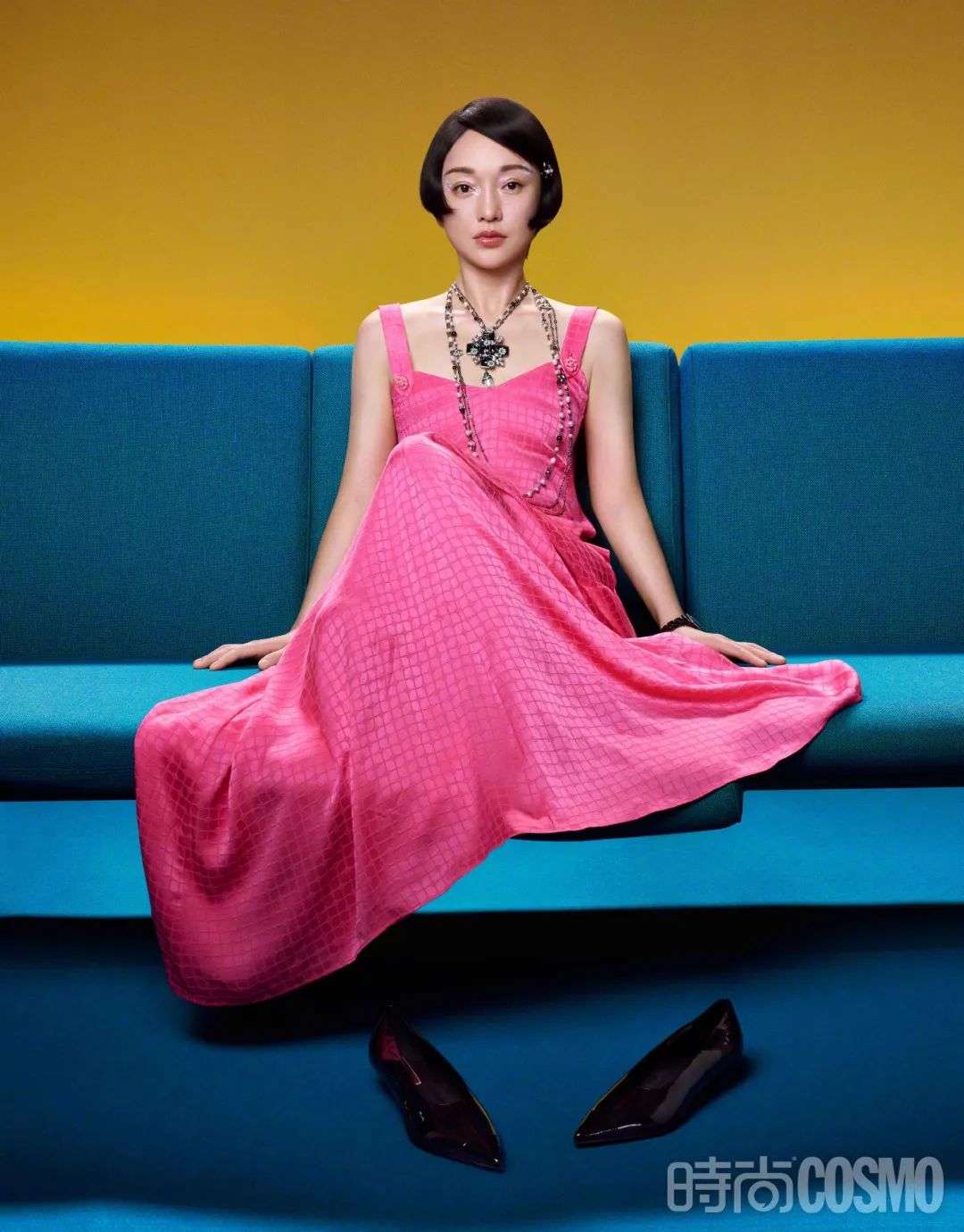 赵丽颖一头红发绚丽吸睛,赵丽颖红发造型