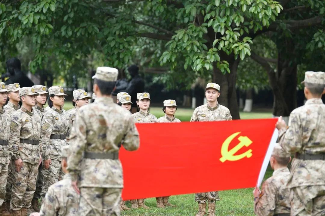 火箭军某部开展“交叉授课”,到底是什么样的精品微课让官兵越听越有趣、越听越想听?