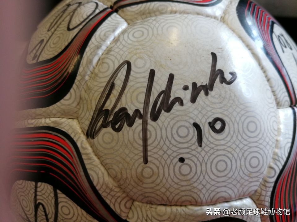 巩汉林的足球签名真的是赝品吗,巩汉林的签名球是赝品