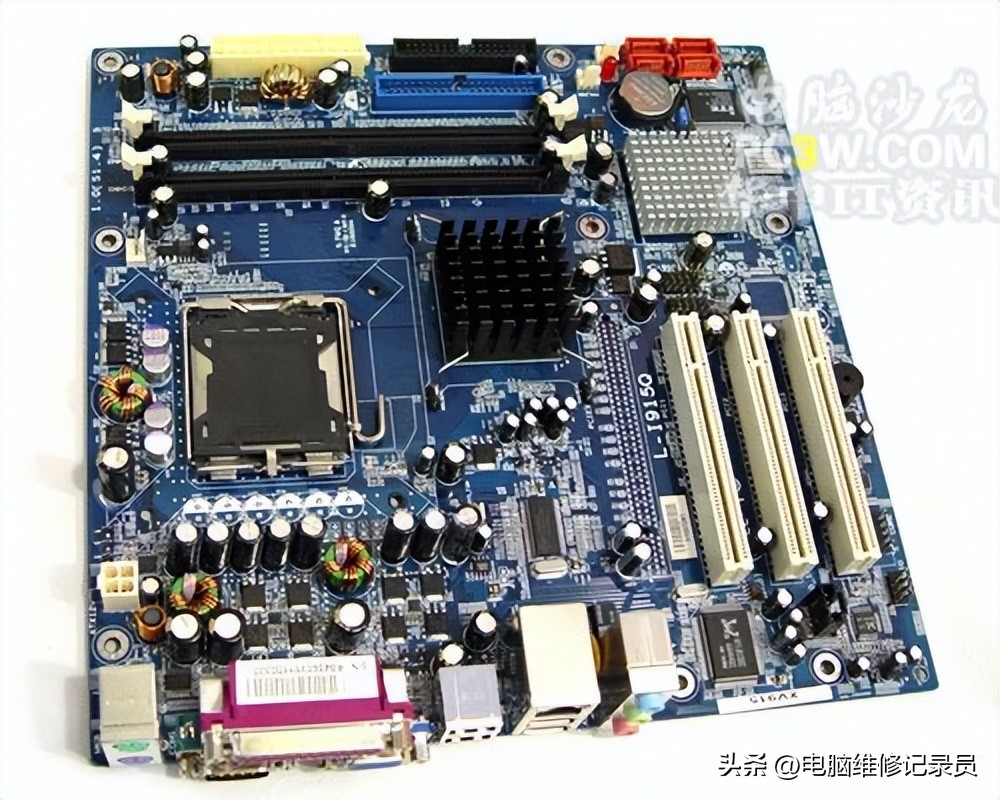 用电脑看电视时有音乐声音,笔记本电脑播放视频有杂音怎么办