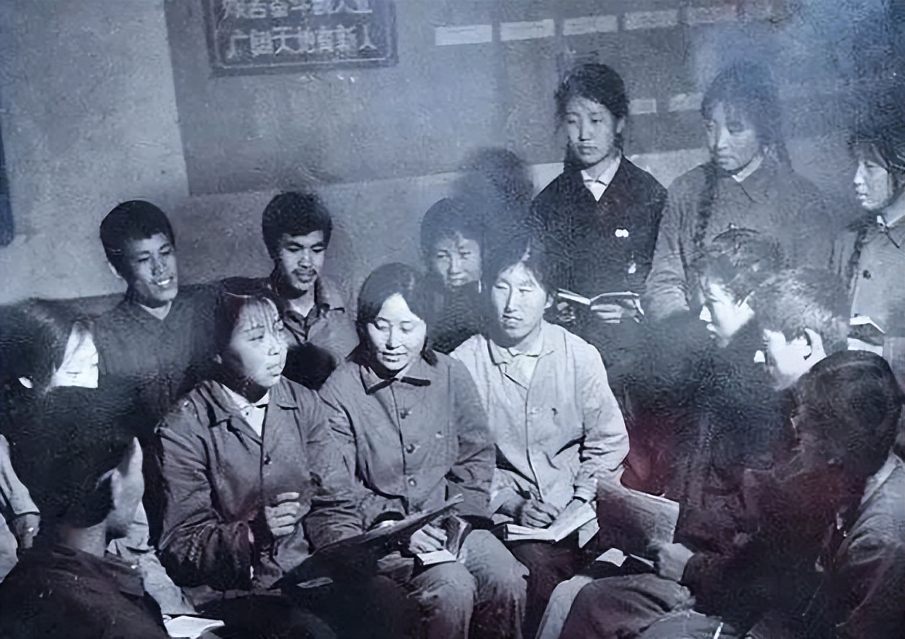 一位向中央上书，改变了千万名知青命运，帮助过万小刀的女知青