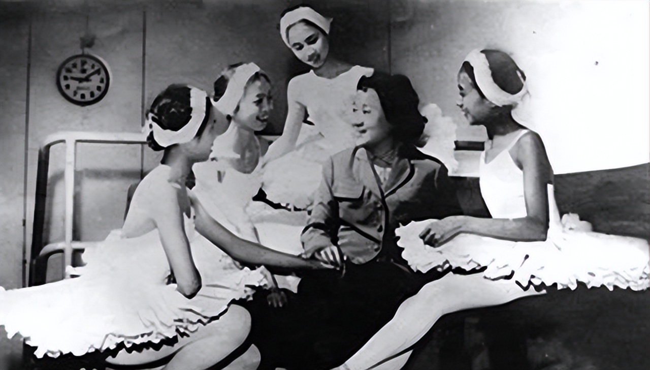 白毛女演大春的凌桂明年龄是多少,1965年版舞剧白毛女全集