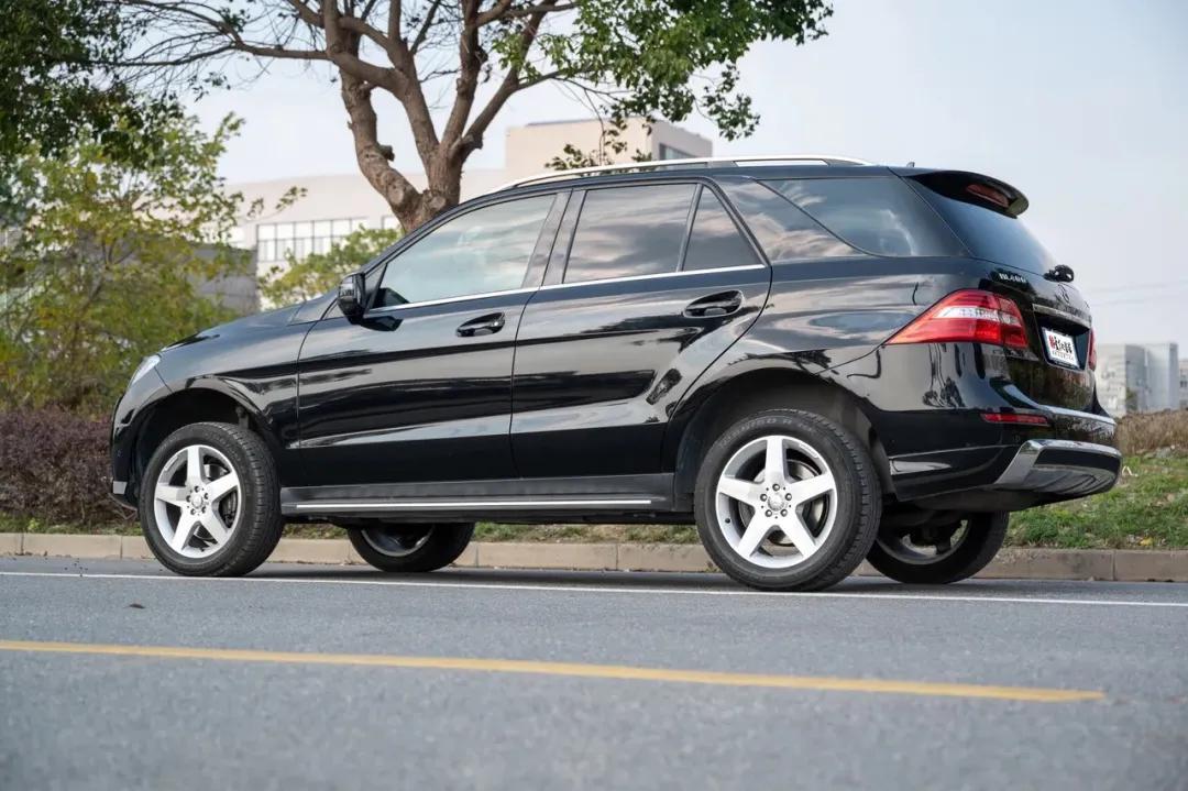 奔驰ml400的二手车实际感受,百万级硬派越野车奔驰ml400