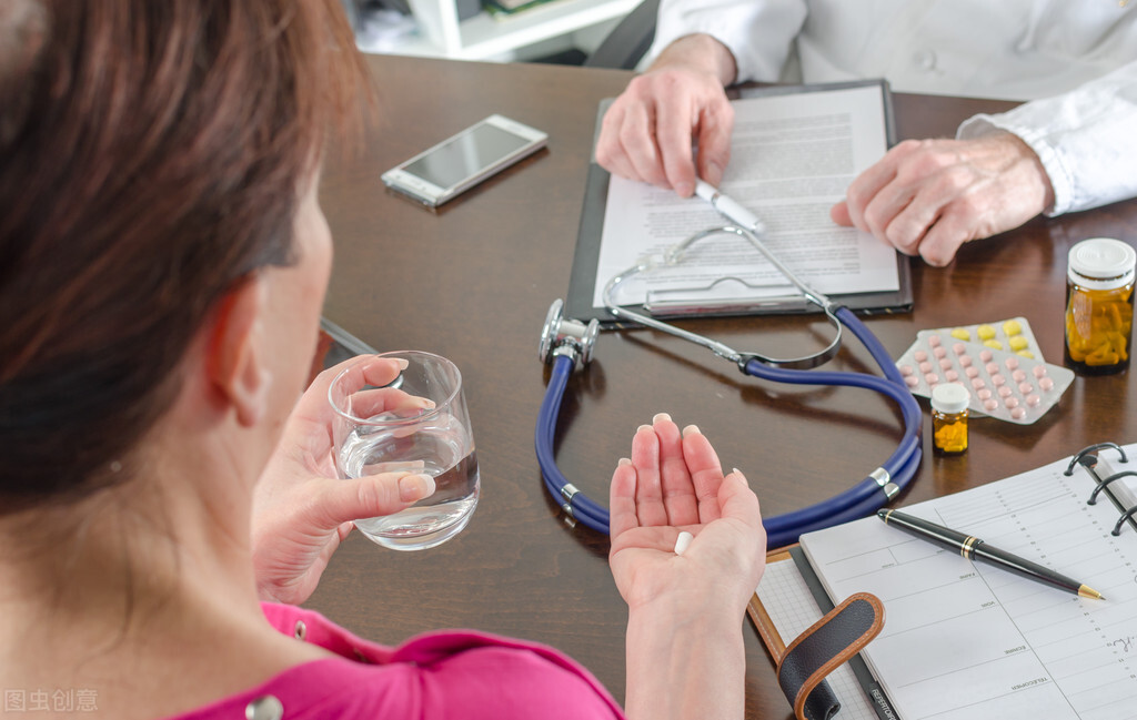 使用糠酸莫米松鼻喷雾剂用量多了,扑尔敏和氯雷他定治打喷嚏