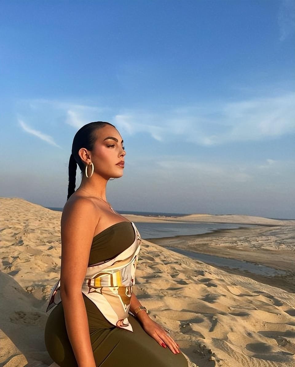 c罗和卡戴珊姐妹,c罗女友生了几个孩子