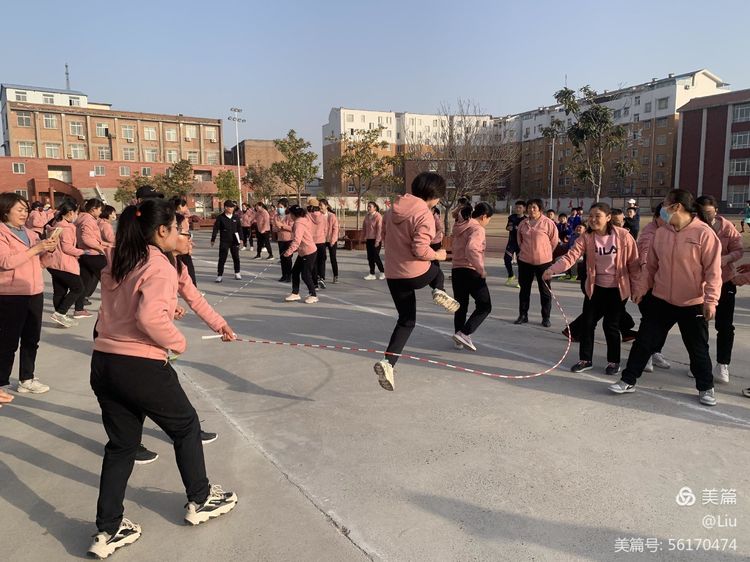 小学三八妇女节教师主题活动方案,夏理逊小学联欢会