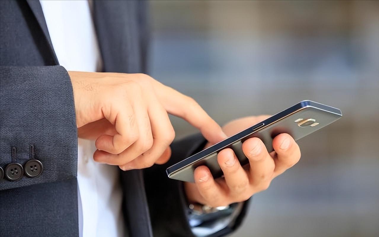 河南女孩发朋友圈借钱，将近300个陌生人给她转账，一晚到账30万